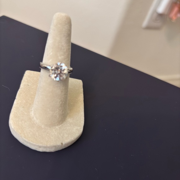 CZ 925 QVC NWT Stunning Silver Women's Ring with Crystal Accent size 4 - Picture 2 of 5